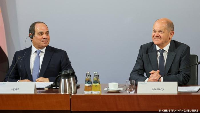 المستشار الألماني أولاف شولتس والرئيس المصري عبدالفتاح السيسي في حوار بيترسبيرغ للمناخ ببرلين (18.07.2022)