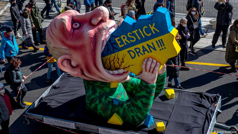 Choking on Ukraine: A German artist's portrayal of Putin
