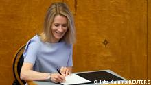 Kaja Kallas, Prime Minister of the new Estonian government, signs an oath during an extraordinary parliamentary session in Tallinn, Estonia July 18, 2022. REUTERS/Ints Kalnins 