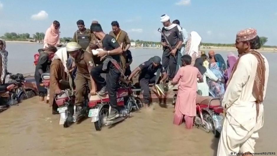 Pakistan: 20 dead after boat capsizes in river | News | DW - Vimarsana News