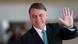 Jair Bolsonaro, lächelnd mit erhobener Hand Jair Bolsonaro, lächelnd mit erhobener Hand