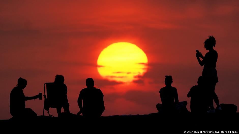 Europe heat wave: UK records hottest-ever temperature | News | DW - Vimarsana News
