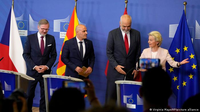 Încep negocieri de aderare la UE cu Albania şi Macedonia de Nord
