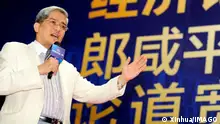 Bildnummer: 57993599 Datum: 16.05.2012 Copyright: imago/Xinhua
(120516) -- CHANGCHUN, May 16, 2012 (Xinhua) -- Economist Lang Xianping speaks as he gives a lecture on China s economic situation in Changchun, northeast China s Jilin Province, May 16, 2012. (Xinhua/Lin Hong) (ljh) CHINA-CHANGCHUN-LANG XIANPING-LECTURE (CN) PUBLICATIONxNOTxINxCHN People Wissenschaft Wirtschaft premiumd xbs x0x 2012 quer 57993599 Date 16 05 2012 Copyright Imago XINHUA Changchun May 16 2012 XINHUA Economist long Xianping Speaks As he Gives a Lecture ON China S Economic Situation in Changchun Northeast China S Jilin Province May 16 2012 XINHUA Lin Hong China Changchun long Xianping Lecture CN PUBLICATIONxNOTxINxCHN Celebrities Science Economy premiumd xbs x0x 2012 horizontal