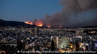 Φλόγες κοντά στην Αθήνα