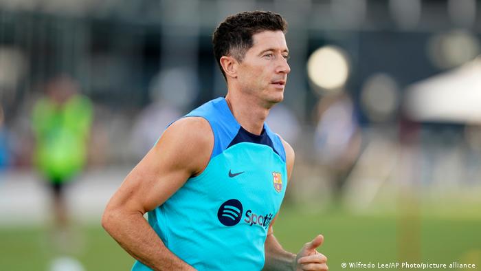 Robert Lewandowski training with Barcelona