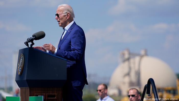 Biden Will Nun Mit Dekreten Den Klimawandel Bekämpfen | Aktuell Amerika ...