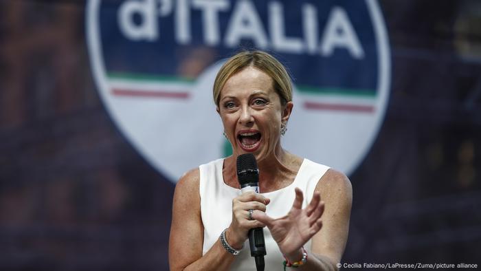 Giorgia Meloni führt die rechtsextremen Brüder Italiens an