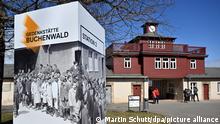 10/04/2022 Gedenkstätte Buchenwald steht auf einer Informationstafel am Tor des einstigen NS-Konzentrationslagers. (Zu dpa «Weniger Schüler besuchten außerschulische Lernorte wie Gedenkstätten») +++ dpa-Bildfunk +++