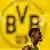 Arka planda logosu görülen Borussia Dortmund'un futbolcusu Sebastien Haller, takımının yeni sezona hazırlık kampında - (Temmuz 2022 / Bad Ragaz, İsviçre)
