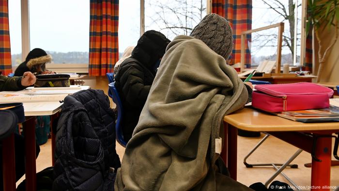 Deutschland Schulunterricht im Winter