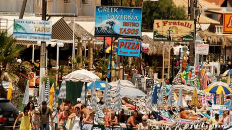 Туристите дошли в Гърция през юни са повече от тези