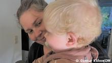 Juli 2022
Dänin Hanne Hjorth mit ihrer Tochter Elvira
Eltern, die vor dem dänischen Jugendamt nach Deutschland fliehen.
