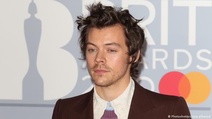 Harry Styles en la alfombra roja de la 40ª edición de los Brit Awards.