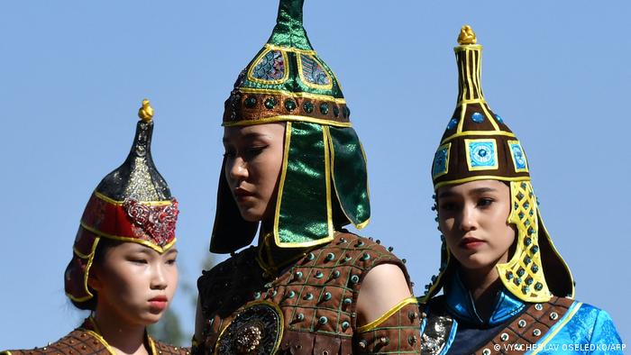 U mestu Čolponata u Kirgistanu se ovog vikenda održava World Nomad Fashion Festival - svetski festival mode nomada na kojem učestvuje 20 zemalja. 