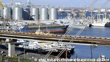Порт Одессы подвергся ракетному обстрелу спустя менее суток после соглашения в Стамбуле