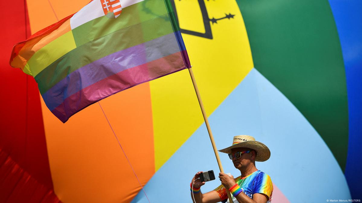 Hungary: Thousands march during Budapest Pride festival – DW – 07/23/2022