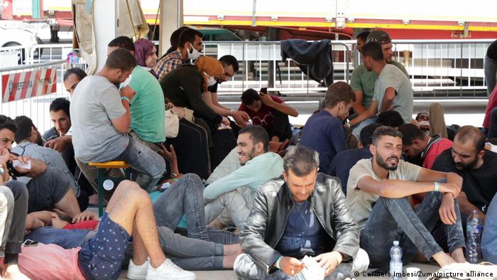 Italien | Ankunft von Migranten in Messina
