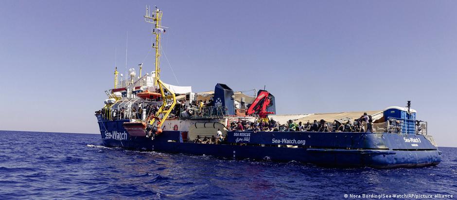 A embaração humanitária Sea-Watch 3 resgatou mais de 400 pessoas neste fim de semana