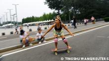 Peking: Surfskating trendet bei Frauen im Lockdown