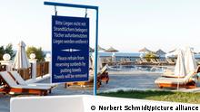 Malia, Kreta, Griechenland, 30.07.2017 Hinweisschild am Swimingpool der Hotelanlage des Alexander Beach Hotel in Malia auf Kreta. Foto: Norbert Schmidt, Düsseldorf