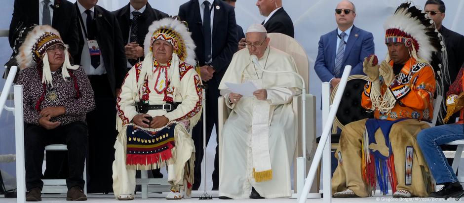 Na visita de seis dias do papa ao Canadá, encontro com autoridades ficou em segundo plano