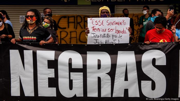 Protesta contra el asesinato del afrobrasileño Joao Alberto Silveira, víctima del racismo