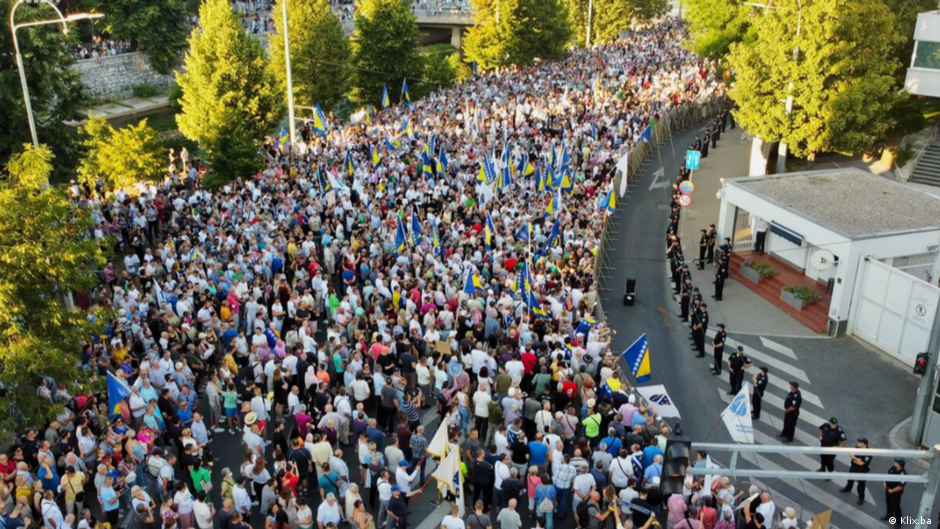 Bosnien und Herzegowina Sarajewo | Proteste gegen Christian Schmidt