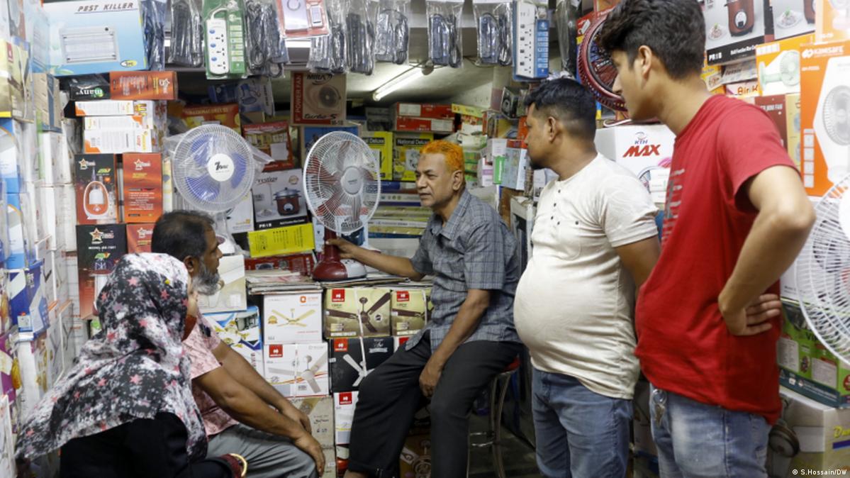 Yalangoch semiz ayollarni aks ettiruvchi veb-sayt Katta eshak porno