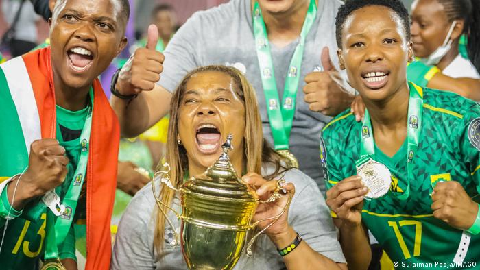 Südafrika gewinnt 2022 Women's Africa Cup of Nations | Trainerin Desiree Ellis Südafrika gewinnt 2022 Women's Africa Cup of Nations | Trainerin Desiree Ellis