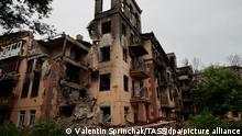 DIESES FOTO WIRD VON DER RUSSISCHEN STAATSAGENTUR TASS ZUR VERFÜGUNG GESTELLT. [DONETSK PEOPLE'S REPUBLIC - JULY 26, 2022: A view of a building destroyed by shelling in Mariupol. With tension escalating in Donbass in February, the Russian Armed Forces launched a special military operation in Ukraine in response to appeals for help from the Donetsk and Lugansk People's Republics. Valentin Sprinchak/TASS]