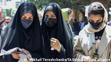 DIESES FOTO WIRD VON DER RUSSISCHEN STAATSAGENTUR TASS ZUR VERFÜGUNG GESTELLT. [TEHRAN, IRAN - JULY 19, 2022: Women wear chadors. Mikhail Tereshchenko/TASS]