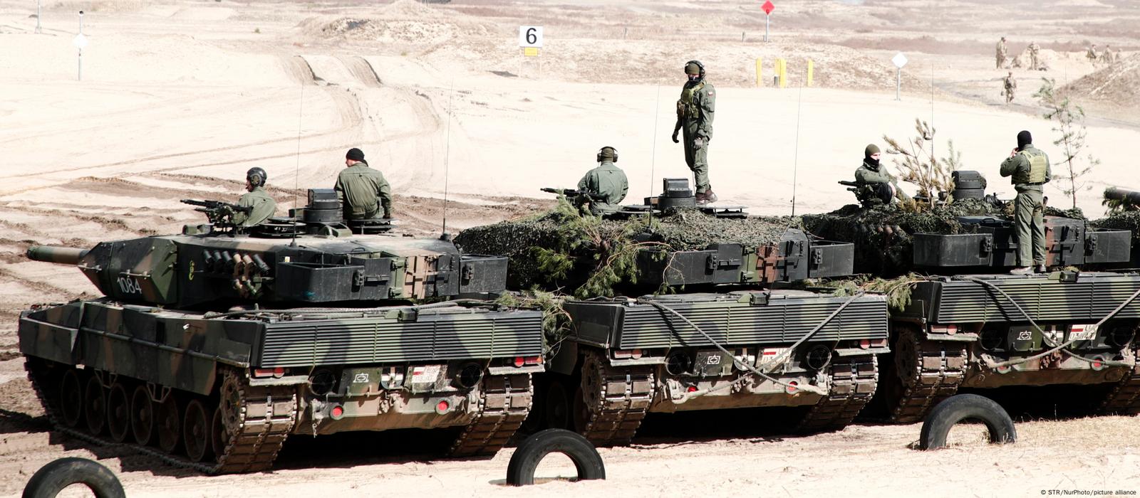 Polonya'daki bir NATO tatbikatında kullanılan Alman yapımı Leopard 2 tankları