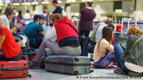 Стотици полети на Луфтханза отново са отменени Десетки хиляди пътници