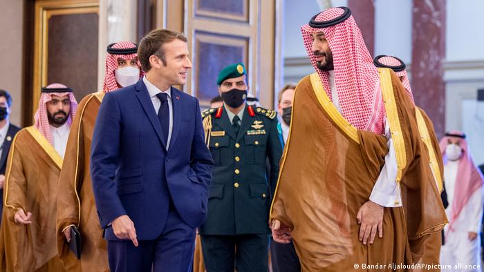 Саудитският престолонаследник Бин Салман и френският президент Макрон