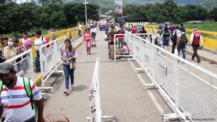 People crossing the Simon Bolivar International Bridge on the border between Venezuela and Colombia.