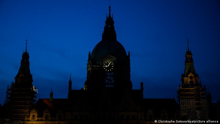 Hanover town hall in the dark