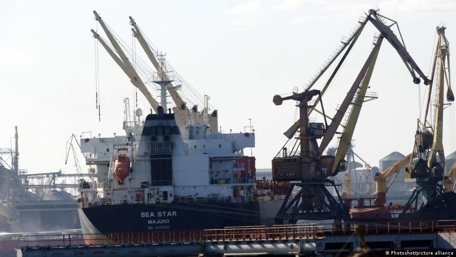 Ukraine aktuell: Erstes Schiff mit Getreide für den Export beladen