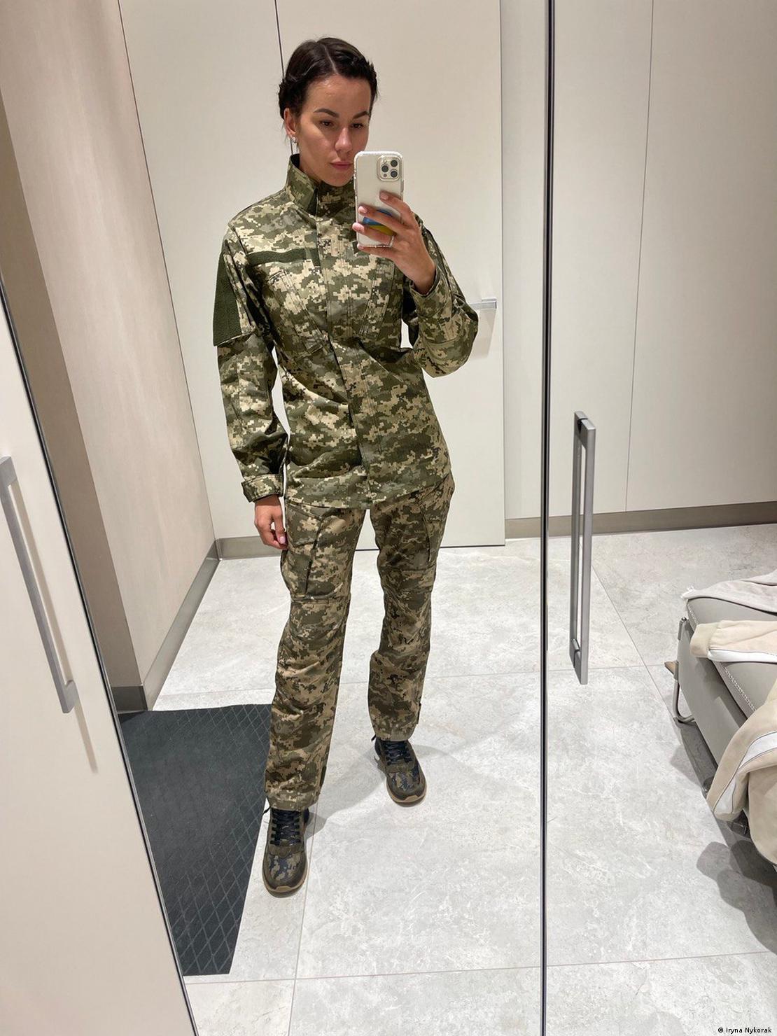 В Украине обновили летнюю военную форму для женщин: Минобороны показало фото