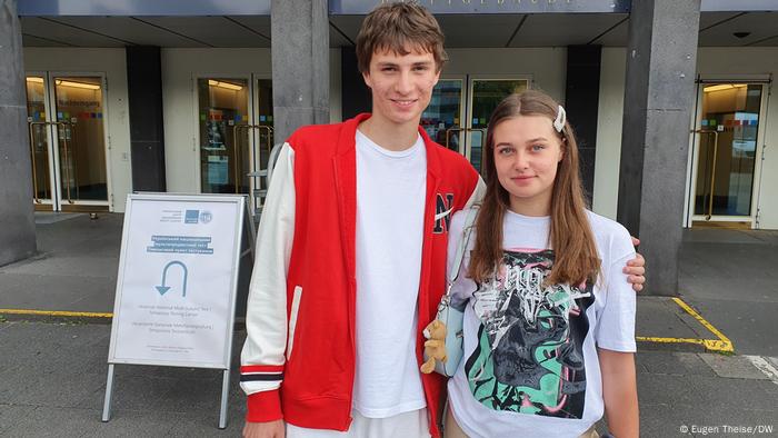 Павло і Поліна, отримавши атестат, планують дистанційно вчитися на програмістів у Харкові