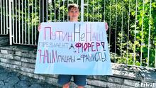 Dmitrii Chuprakov, ein Russe in Bulgarien, der gegen den Krieg in der Ukraine protestiert. Herr Chupkarov hat uns die Bilder zur Verfügung gestellt. 