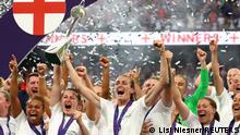 Soccer Football - Women's Euro 2022 - Final - England v Germany - Wembley Stadium, London, Britain - July 31, 2022
England's Ellen White lifts the trophy as she celebrates with teammates after winning the Women's Euro 2022 REUTERS/Lisi Niesner