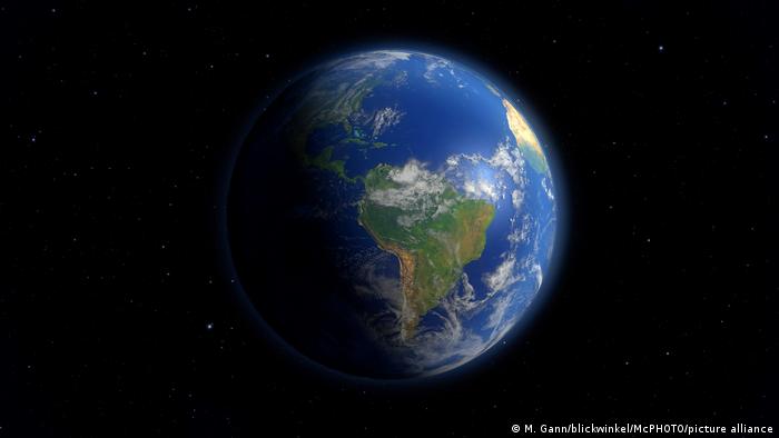 صورة من الفضاء لكوكب الأرض