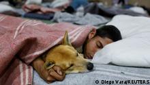 प्यारे कुत्तों का आशियाना
ब्राजील के एक शहर कैनोआ में बेघर लोगों को अब आशियाने में रात गुजारने के लिए अपने प्यारे कुत्तों को बाहर नहीं छोड़ना पड़ेगा.
