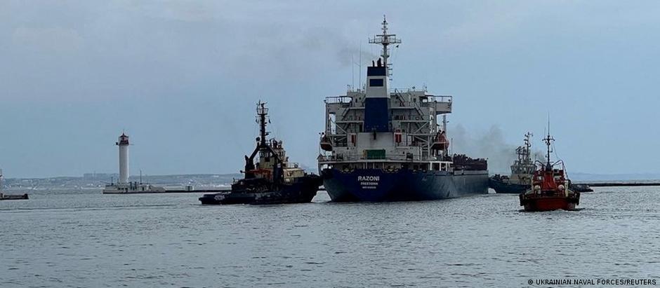 Navio Razoni deixou o porto de Odessa com destino ao Líbano
