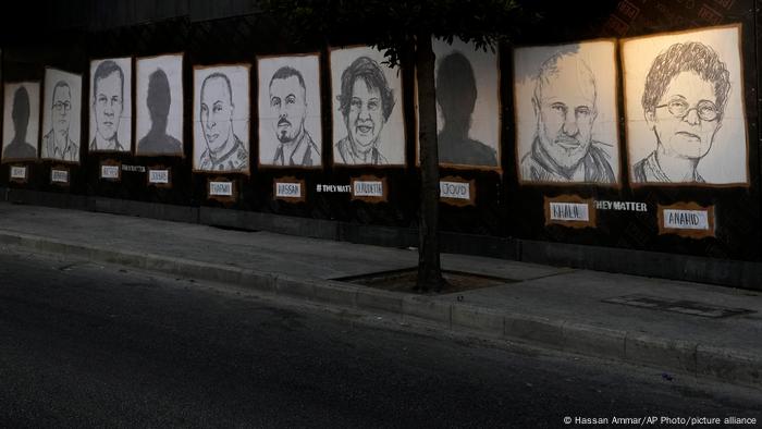 Straßenausstellung von Opfern der Hafenexplosion in Beirut