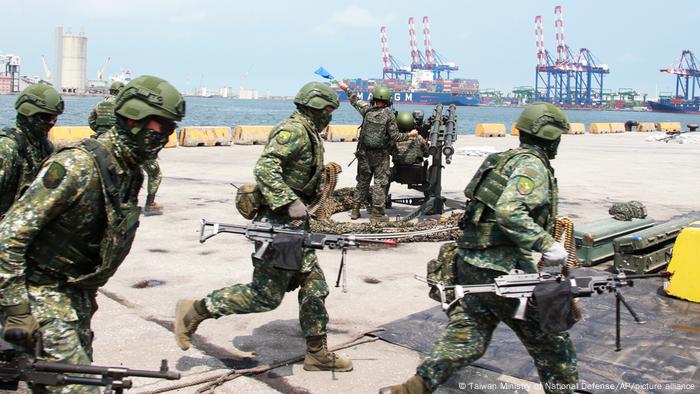 Taiwan Armee Militärübung bei New Taipei City Taiwan Armee Militärübung bei New Taipei City