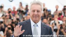 Dustin Hoffman poses for photographers during the photo call for the film The Meyerowitz Stories at the 70th international film festival, Cannes, southern France, Sunday, May 21, 2017. (Photo by Arthur Mola/Invision/AP)