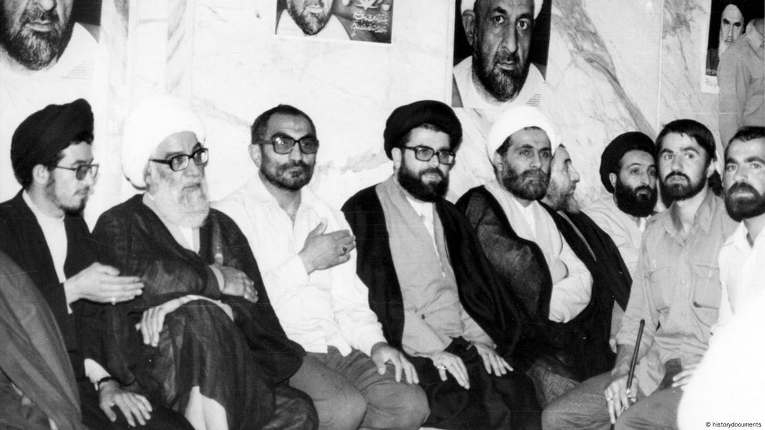موسوی تبریزی (نفر چهارم از چپ) در کنار علی اکبر ناطق نوری و اسدالله لاجوردی
