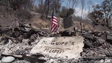 Mariposa County, California, 02.08.2022+++US flag on remains of a burned-out house destroyed by the Oak Fire, Mariposa County, California.